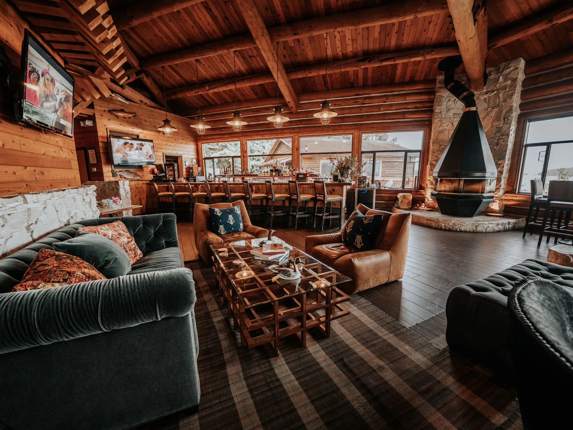 Salmon Falls Resort. Alaska Marine Fast Boat Adventure